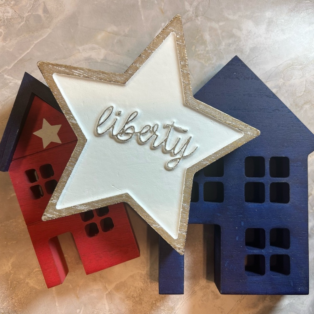 Patriotic home decor pieces (small in size)